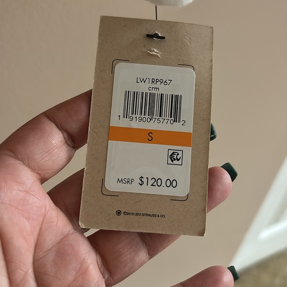 Levi's White Jacket with Cropped Length and Classic Collar - Picture 5 of 11